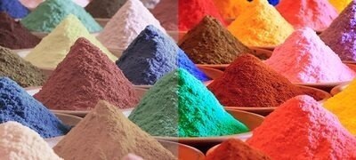 Imagen de arena de colores que muestra la tecnología Triluminos PRO