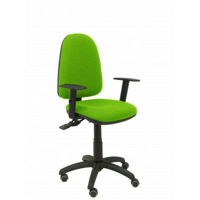 Silla Aýna S bali verde pistacho con brazos ajustables y ruedas de parqué