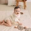 Enrollagateo sensorial no impermeable “Conejos beige”