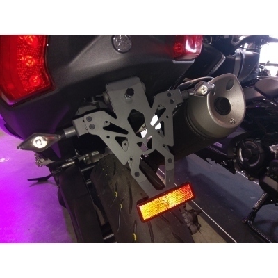 Portamatrículas Yamaha TMAX 530 negro C8-SPY030