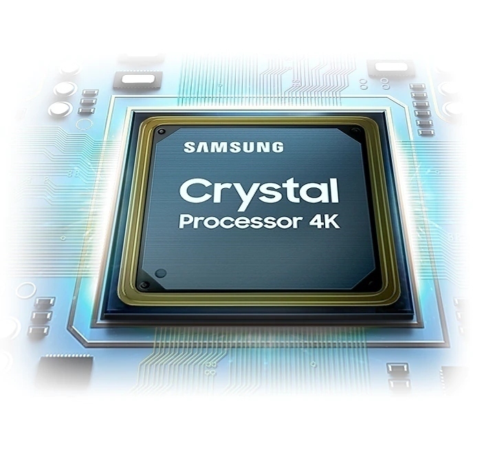 Chip del procesador del TV Samsung Crystal UHD con el logotipo de la marca y del procesador 4K Crystal