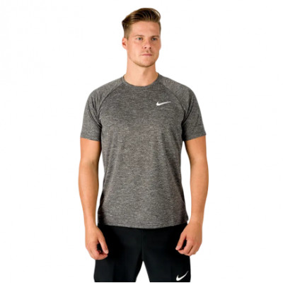 Camiseta NIKE SHORT SLEEVE HYDROGU NESSA589 001 Negro