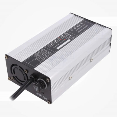 Cargador para baterías Li-FePO4 4A Ualim 230VAC Usal 25,6VDC