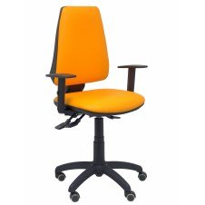 Piqueras y Crespo Silla Elche asincro similpiel naranja con brazo regulable y ruedas de parqué