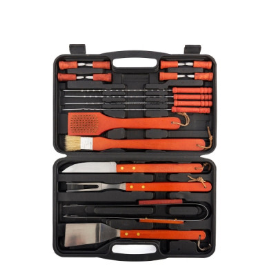 Innovagoods Set de 18 Accesorios para Barbacoas con Maletin - Espatula - Tenedor - Cuchillo - Pinzas - Brocha - Cepillo Limpiador - 12 Pinchos Surtidos - 40x27x6cm - Color Rojo