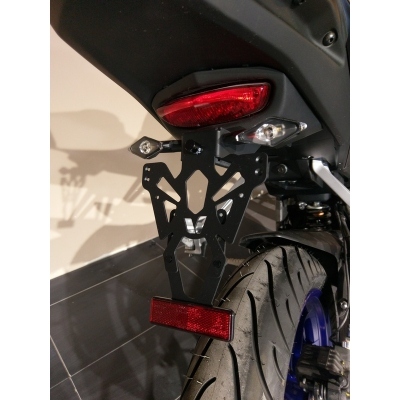 Portamatrículas Yamaha MT-125 negro C8-SPY013