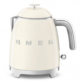 Smeg – Hervidor Smeg KLF05 mini con capacidad para 0.8 litros.