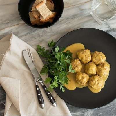 Albóndigas en salsa de almendras - 350 g.