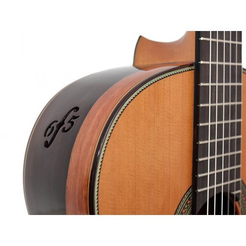 Model 65 Años
