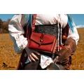 Bolsa medieval de cuero para colgar en el cinturón. En rojo, negro y marron