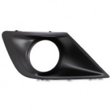 REJILLA DE PARACHOQUES DELANTERO (CON ORIFICIOS DE LUZ ANTINIEBLA) 2010-