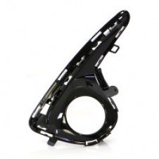 REJILLA PARACHOQUES DELANTERO (CON ORIFICIO DE ANTINIEBLA)