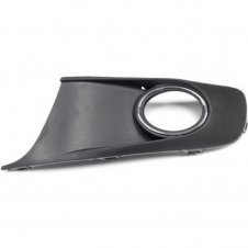 REJILLA PARACHOQUES DELANTERO CON CROMADO (CON ORIFICIOS DE LUZ ANTINIEBLA)