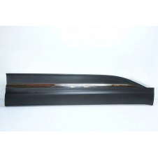 MOLDURA PUERTA DELANTERA CON MOLDURA CROMADA