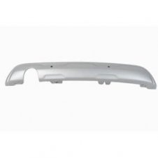 MOLDURA INFERIOR PLATEADA PARA PARACHOQUE TRASERO CON AGUJERO DE ESCAPE (CON SENSORES)
