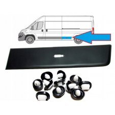 MOLDURA NEGRA DEL PANEL TRASERO (CON AGUJERO PARA INTERMITENTE)