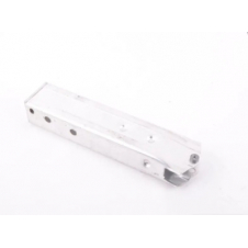 SOPORTE INFERIOR DE BARRA TRANSVERSAL DEL PARACHOQUES DELANTERO (ALUMINIO)