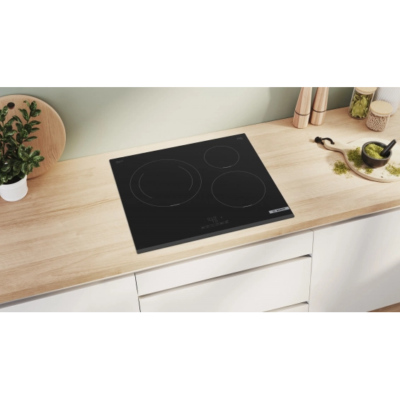 Placa de inducción Bosch PUJ631BB5E, 3 zonas, zona grande 28 cm, 4600W, 17 niveles, cristal negro - imagen 4