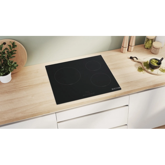 Placa de inducción Bosch PUC611BB5E, 3 zonas, 17 niveles, 4600W, zona grande 24 cm, cristal negro - imagen 3