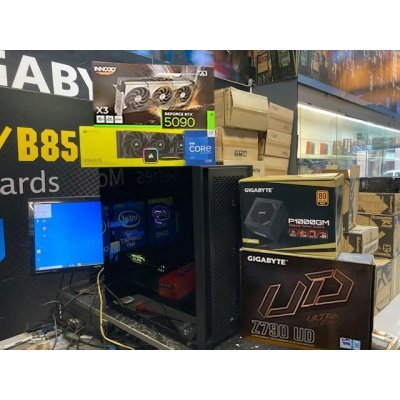 MODULAR GAMING CORSAIR I7 14700KF RTX 5090 64GB 1TB NVME