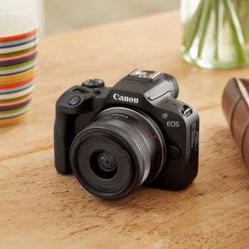 Canon Eos R100 Mirrorless Camera Product With Lens On Table